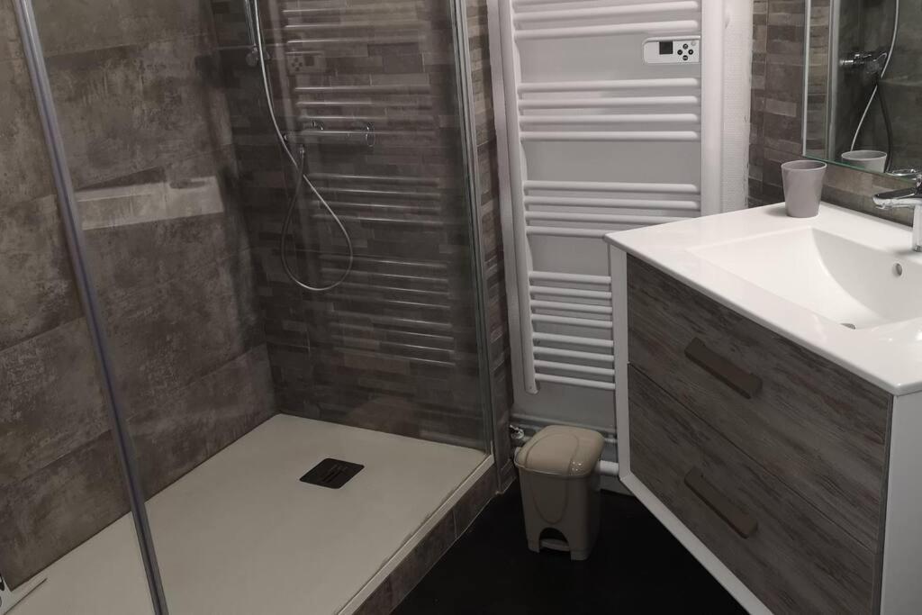 Duplex au centre ville, dans cour intérieure calme Dole Esterno foto