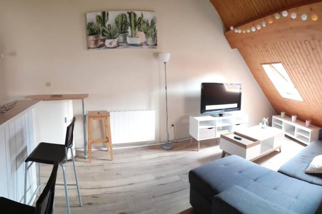 Duplex au centre ville, dans cour intérieure calme Dole Esterno foto