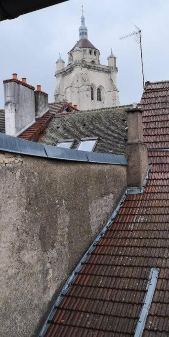 Duplex au centre ville, dans cour intérieure calme Dole Esterno foto